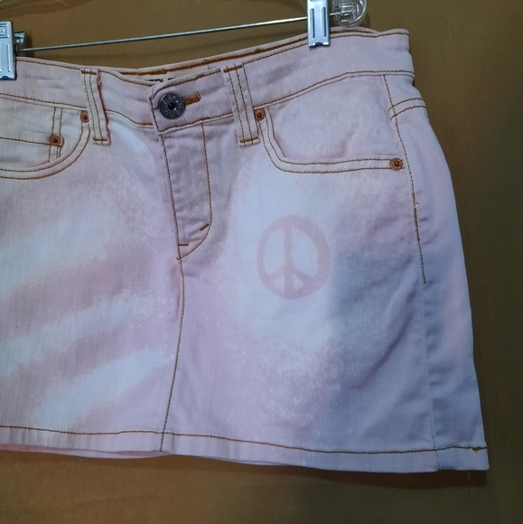 Junior's Levi's Custom Bleached Pink Jean Skirt sz 9 - Picture 3 of 11
